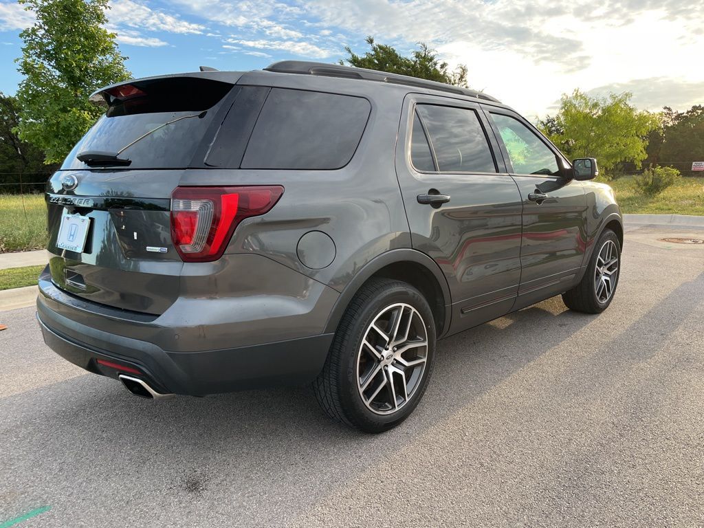2017 Ford Explorer Sport 3