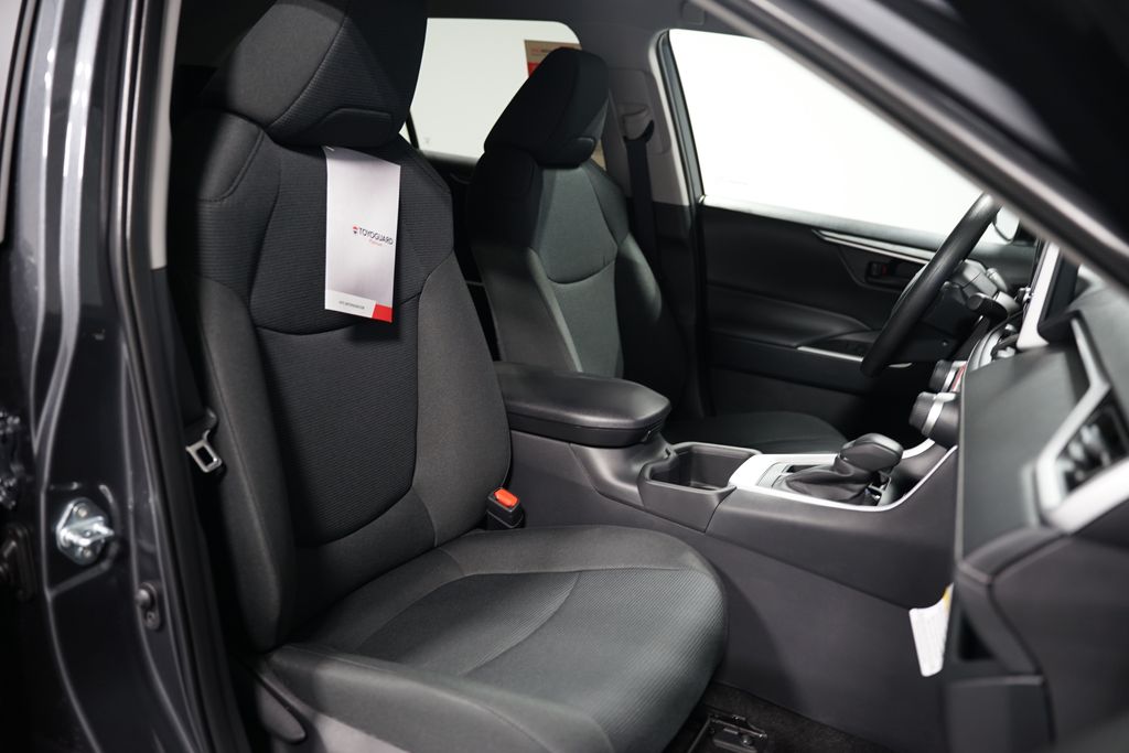 2025 Toyota RAV4 LE 26