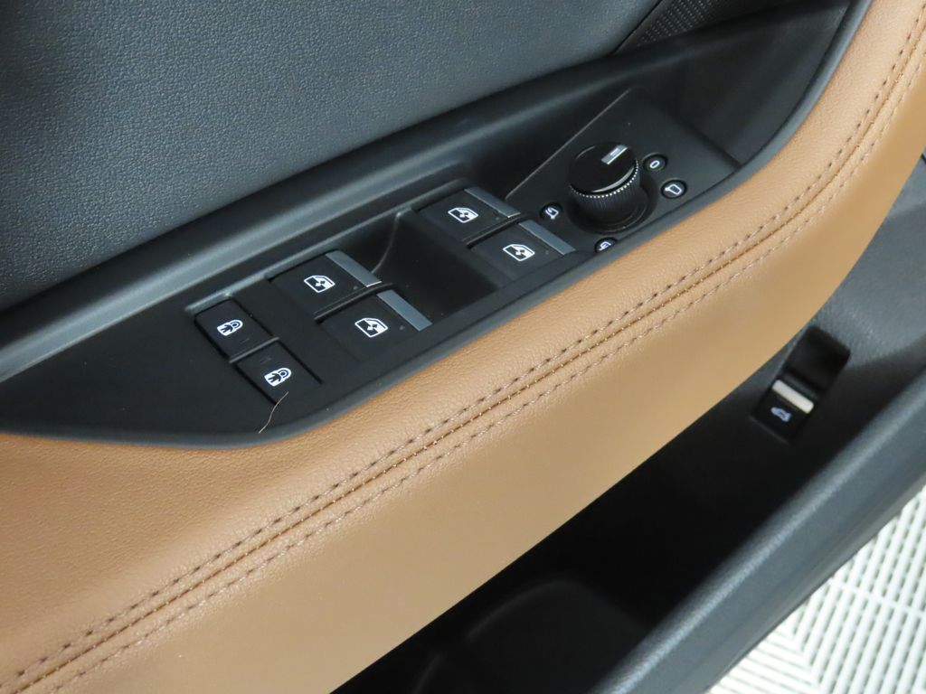 Thumbnail: 2022 Audi e-tron - 31