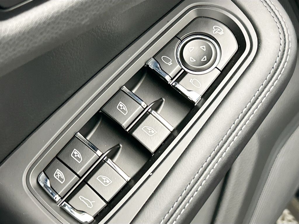 Thumbnail: 2026 Porsche Macan - 24