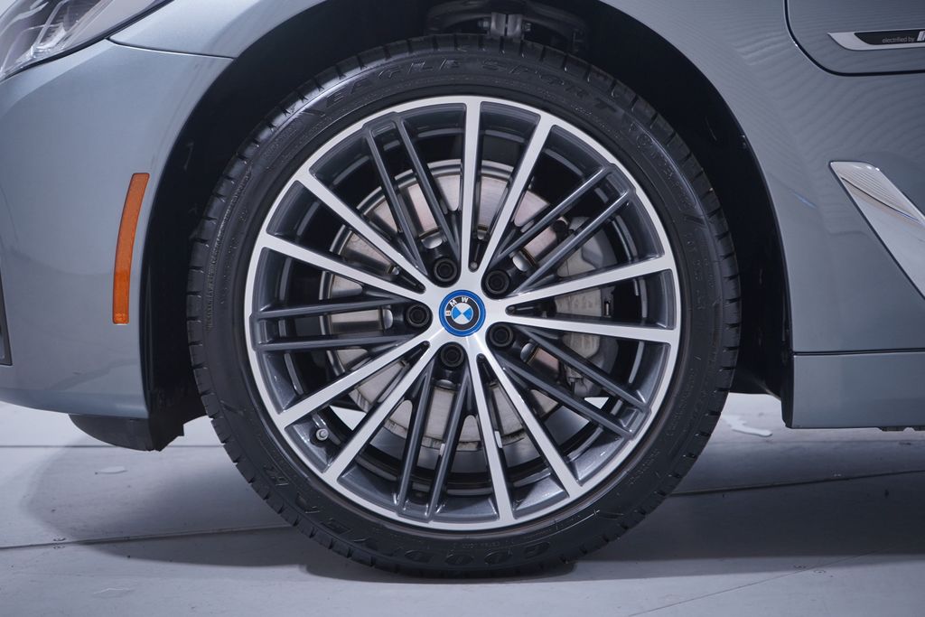 Thumbnail: 2023 BMW 5 Series - 2