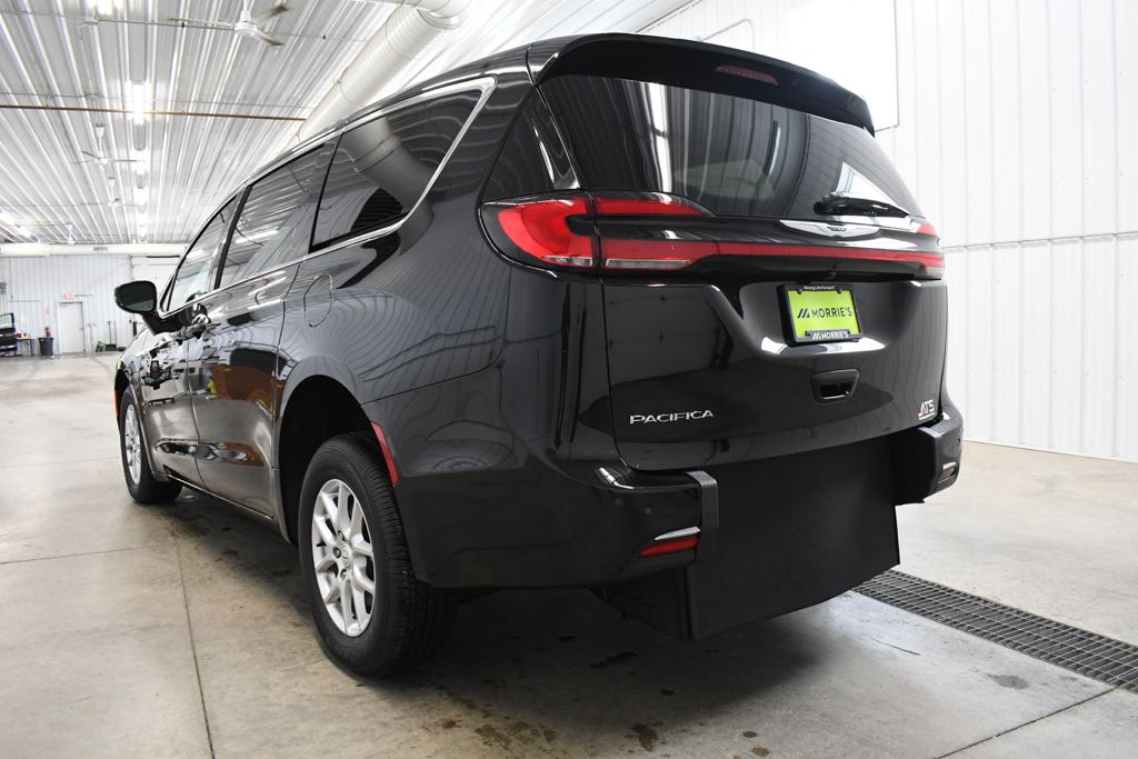 Used 2026 Black Chrysler Select image 6