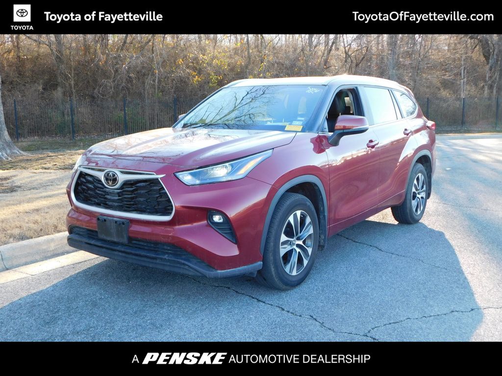 2023 Toyota Highlander XLE -
                Fayetteville, AR