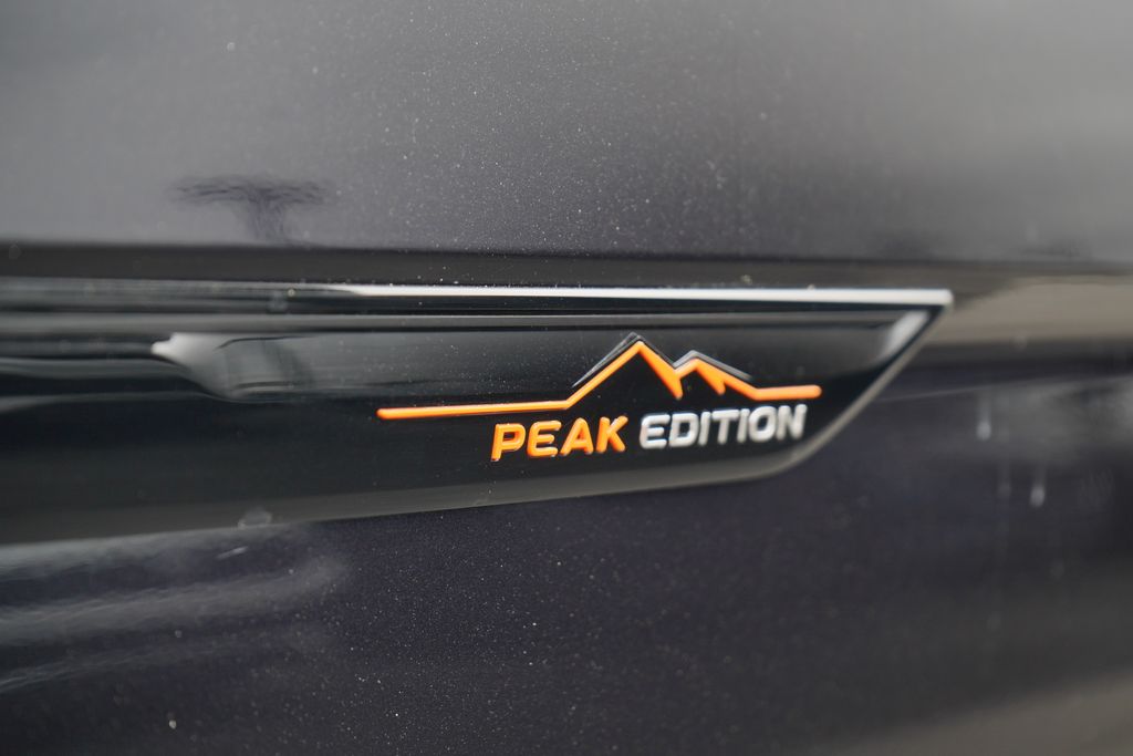 2024 Volkswagen Atlas 2.0T Peak Edition SEL 23