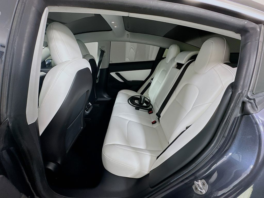 Thumbnail: 2019 Tesla Model 3 - 24