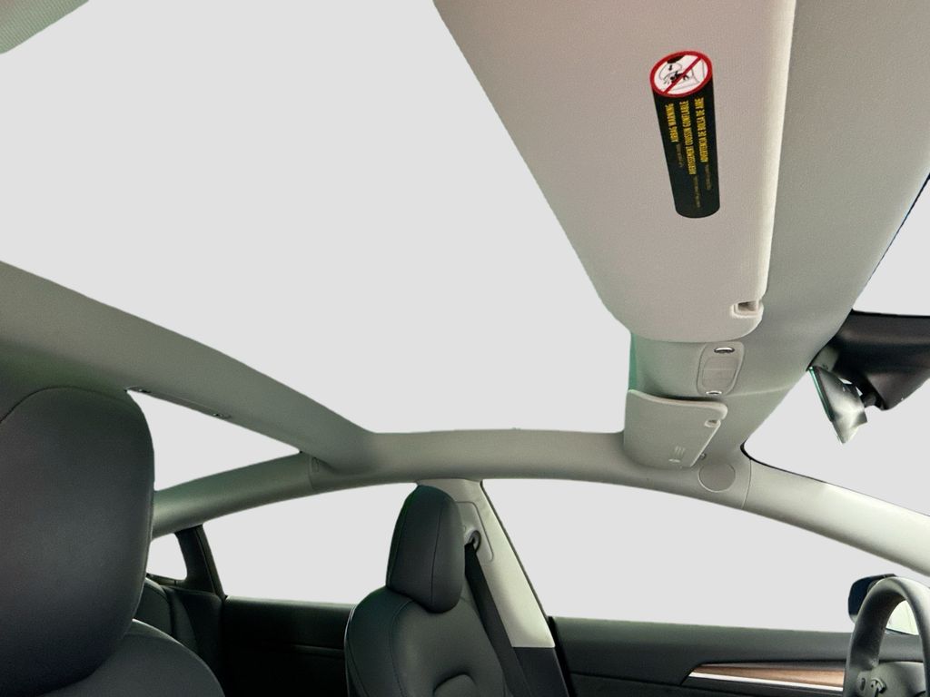 Thumbnail: 2023 Tesla Model 3 - 17