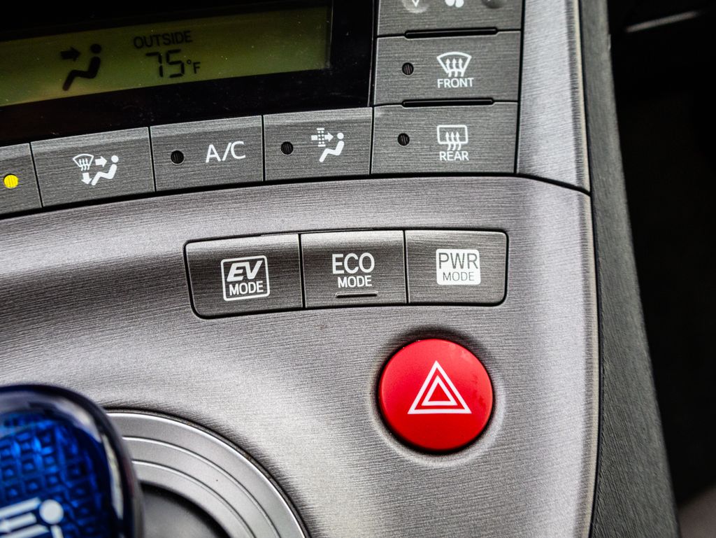 Used 2015 White Toyota Two image 29