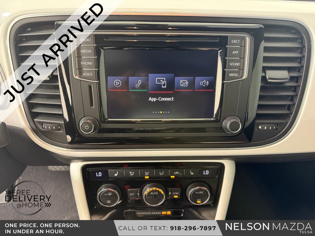 Used 2019 White Volkswagen 2.0T SE image 31