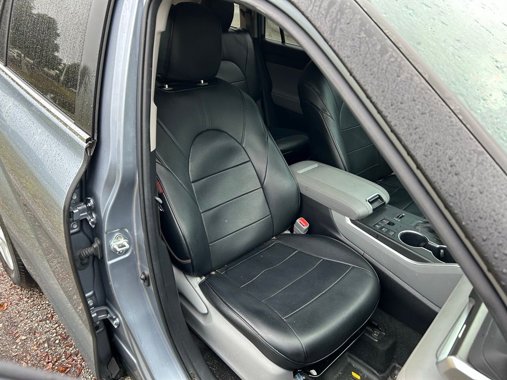 Thumbnail: 2023 Toyota Highlander - 14