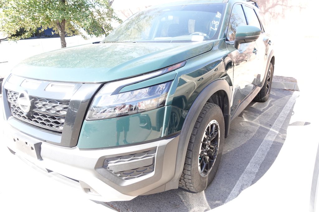 2023 Nissan Pathfinder SV