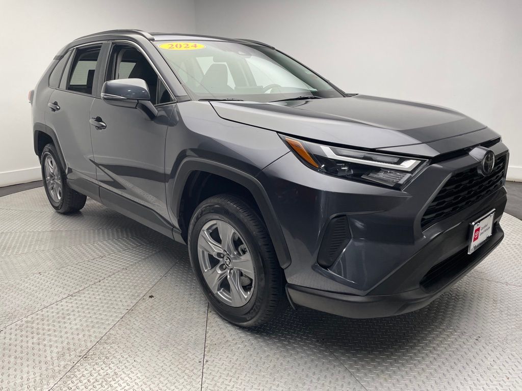 2024 Toyota RAV4 XLE 3