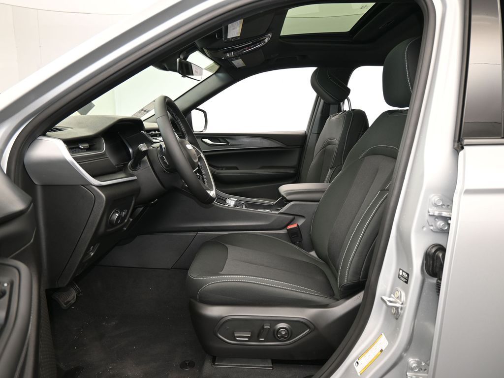 New 2026 Silver Zynith Jeep Laredo X image 12