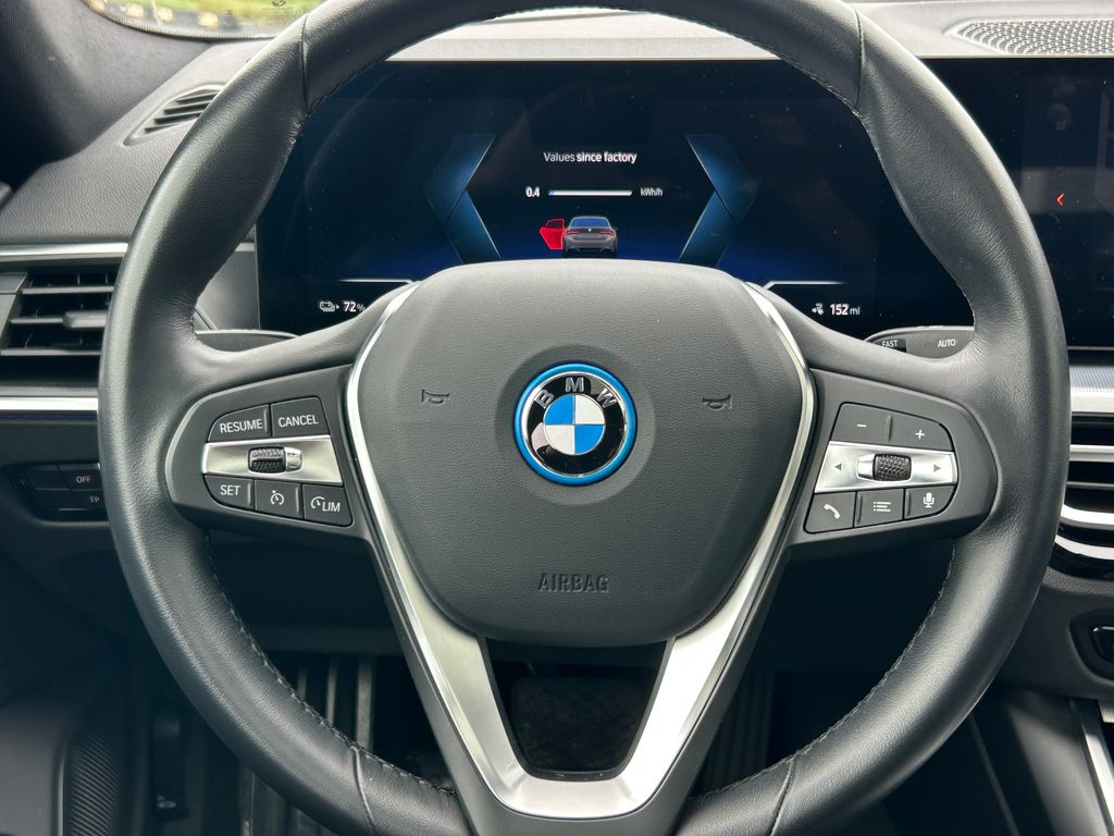 Thumbnail: 2023 BMW i4 - 18
