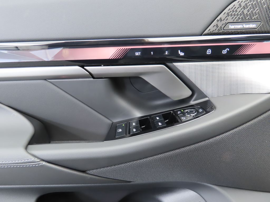 Thumbnail: 2026 BMW i5 - 22