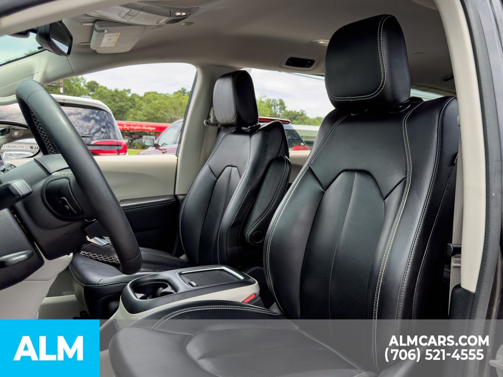 2023 Chrysler Pacifica Touring L - Photo 8