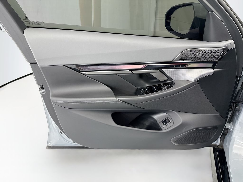 Thumbnail: 2026 BMW i5 - 23