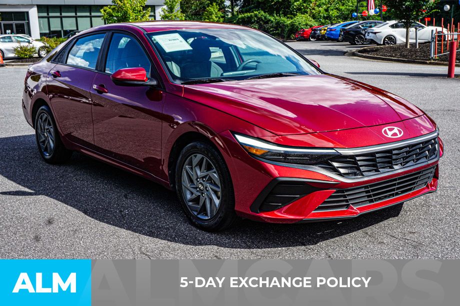 Used 2024 Red Hyundai SEL image 3