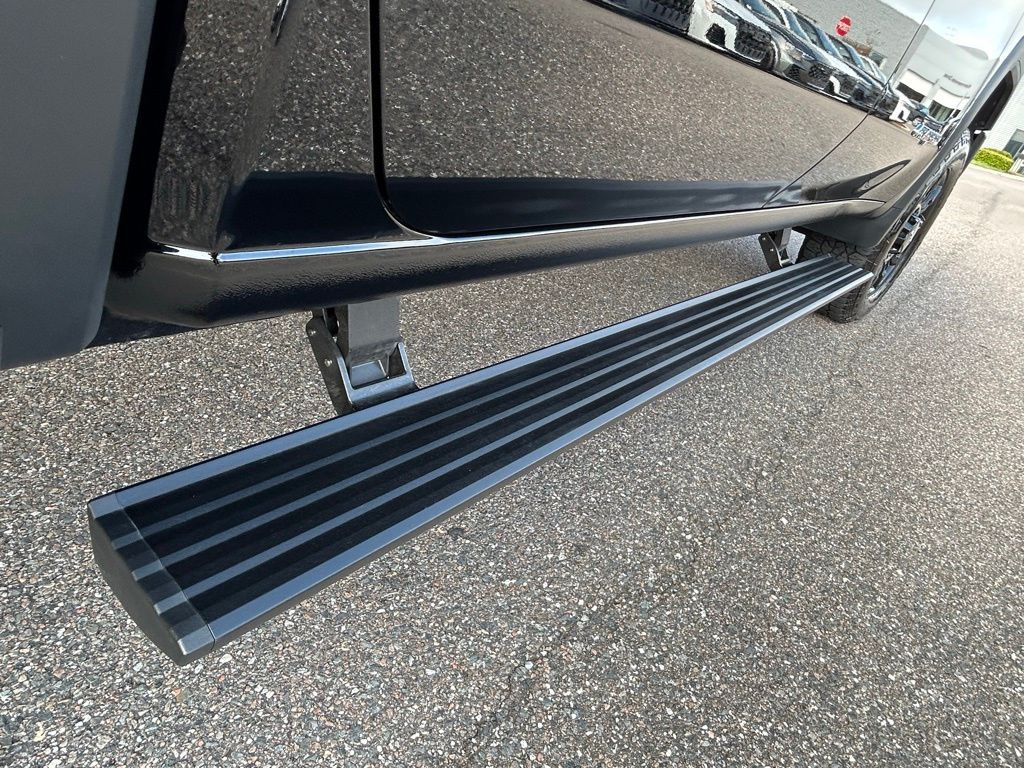 Used 2025 Black GMC AT4 image 84