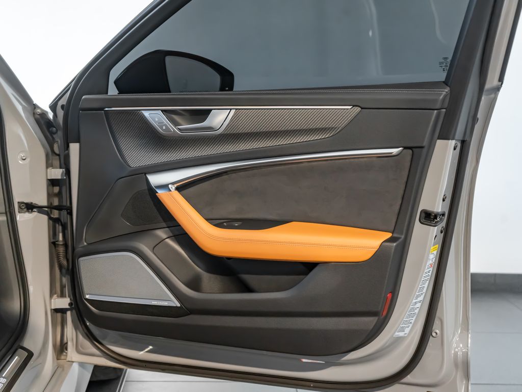 Used 2024  Audi 4.0T image 29