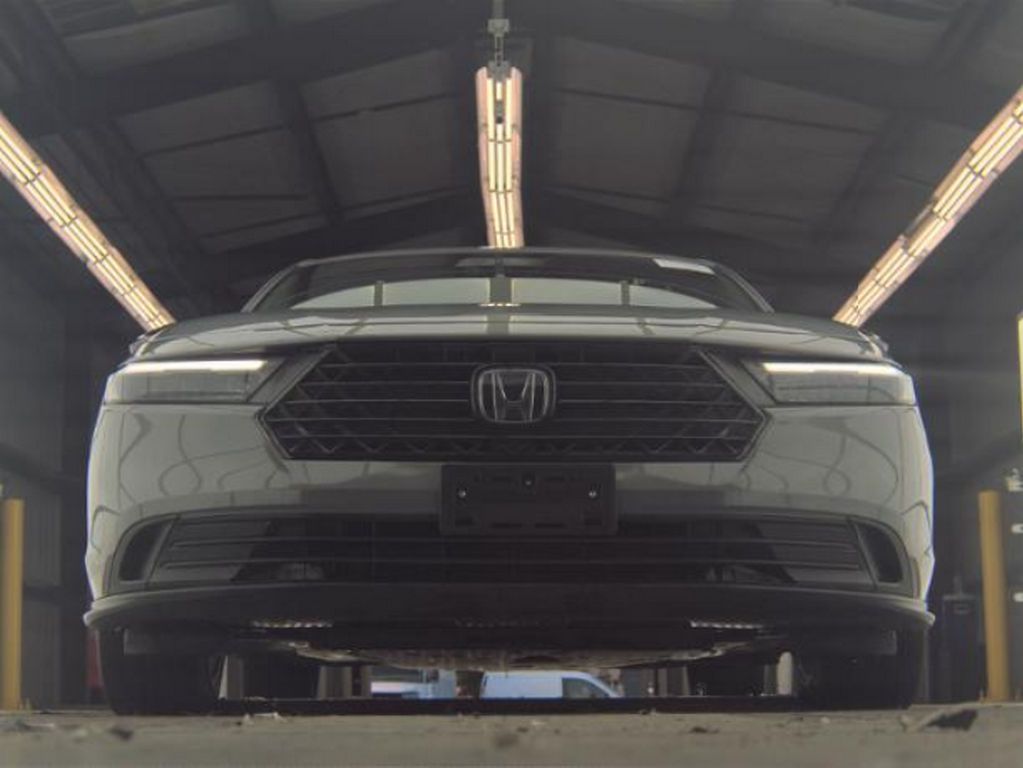 Used 2024 Gray Honda Sport image 3