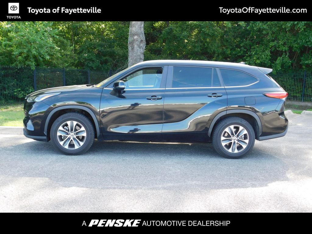 Thumbnail: 2023 Toyota Highlander - 2