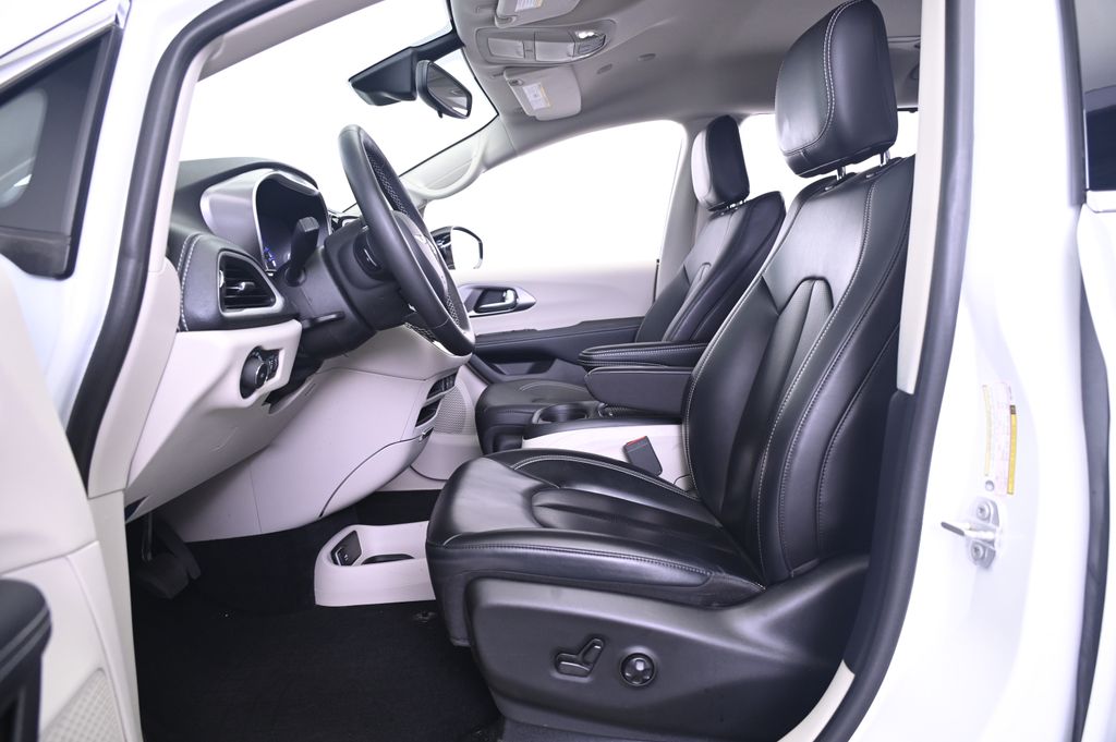 Thumbnail: 2024 Chrysler Pacifica - 28