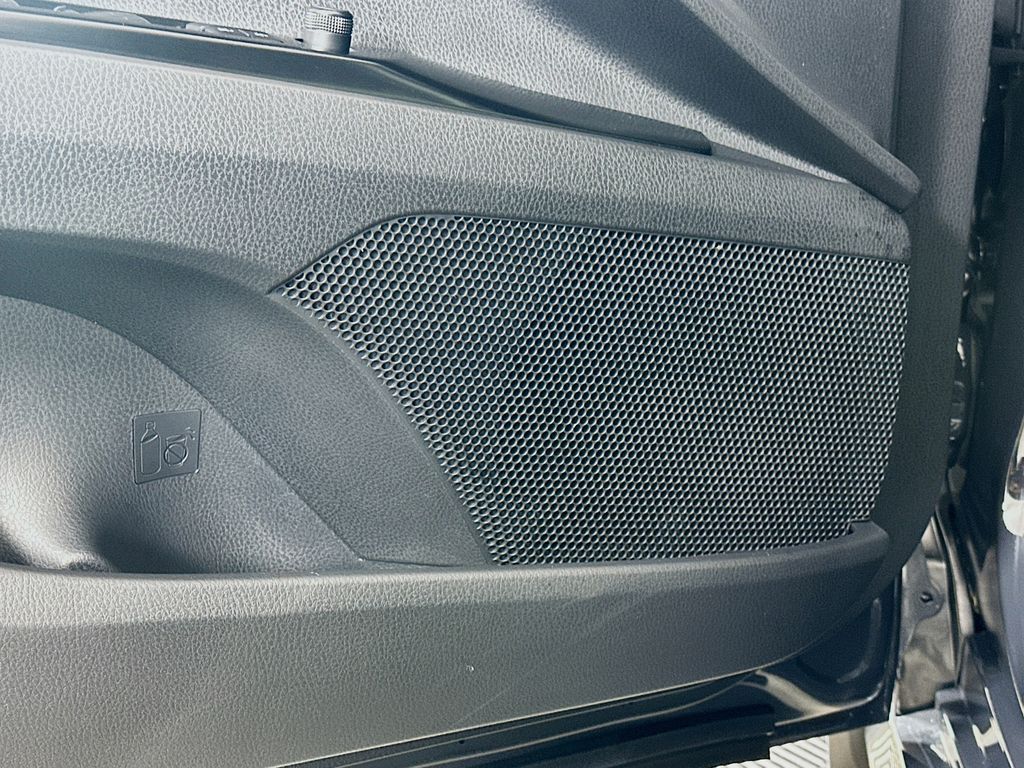 Thumbnail: 2025 Toyota Camry - 18