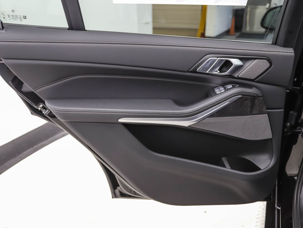 Thumbnail: 2025 BMW X7 - 19