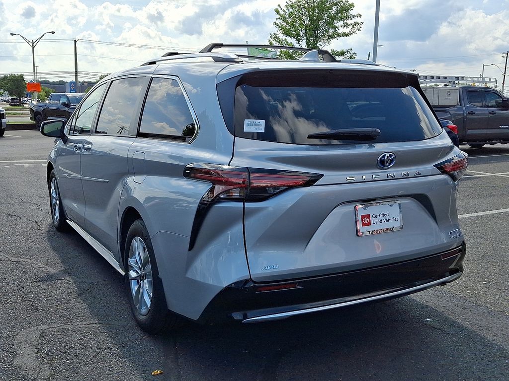 Thumbnail: 2022 Toyota Sienna - 4
