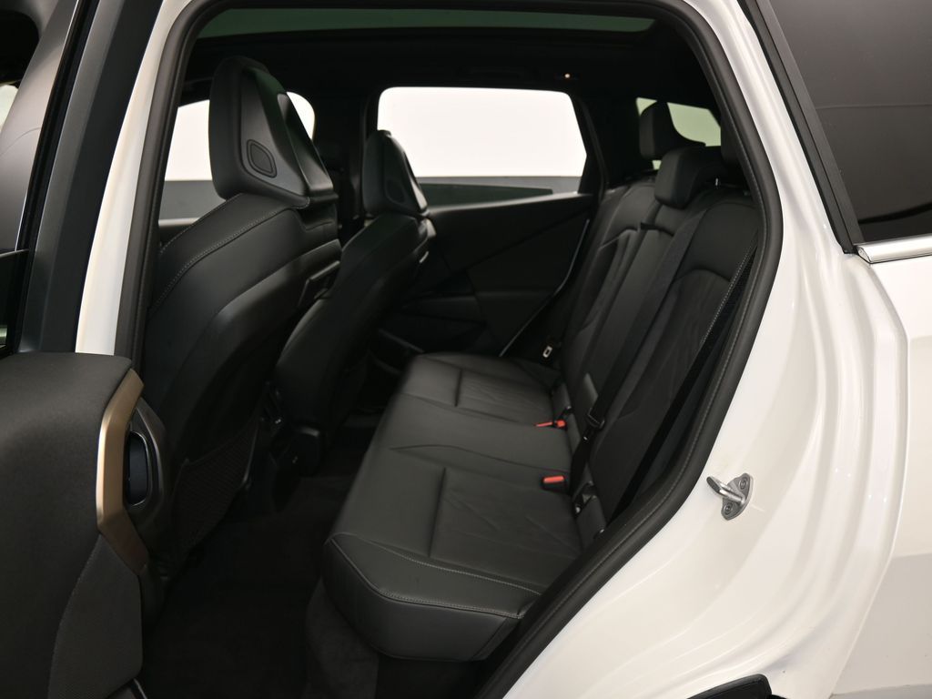 Used 2025 White Metallic BMW 30 xDrive image 36