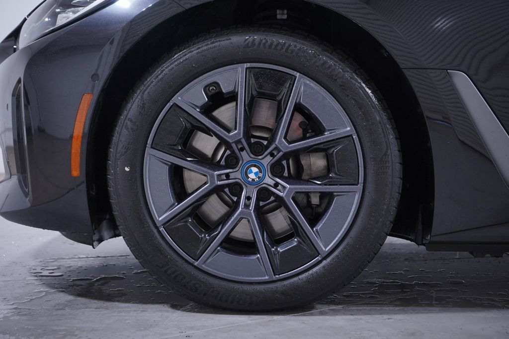 Thumbnail: 2023 BMW i4 - 2