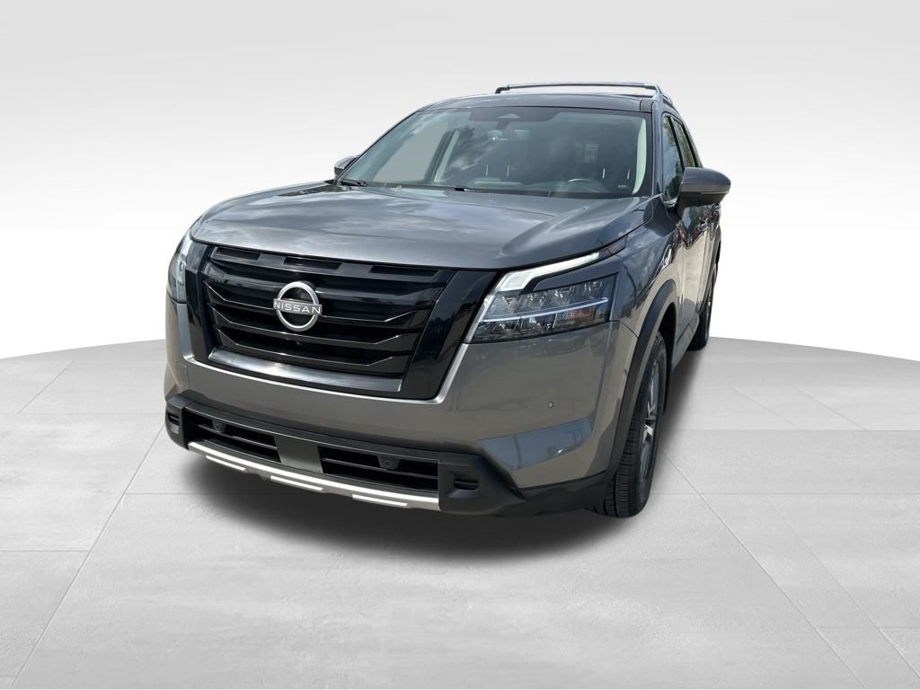 2023 Gun Metallic Nissan Pathfinder SL FWD SUV