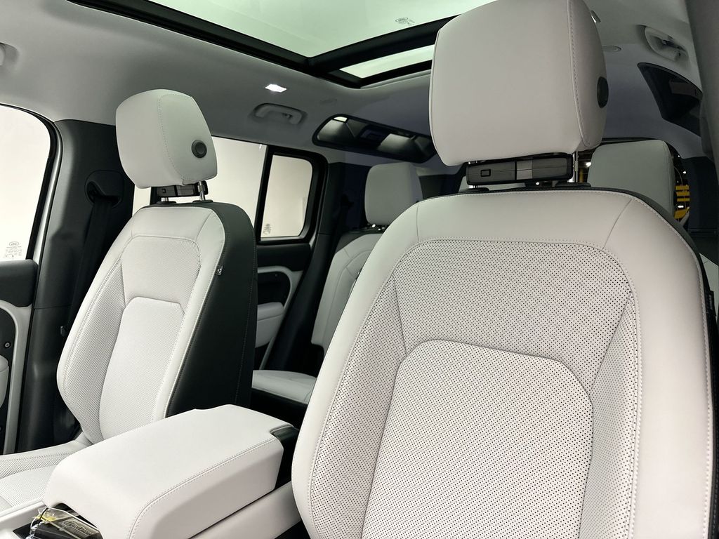 Thumbnail: 2025 Land Rover Defender - 8