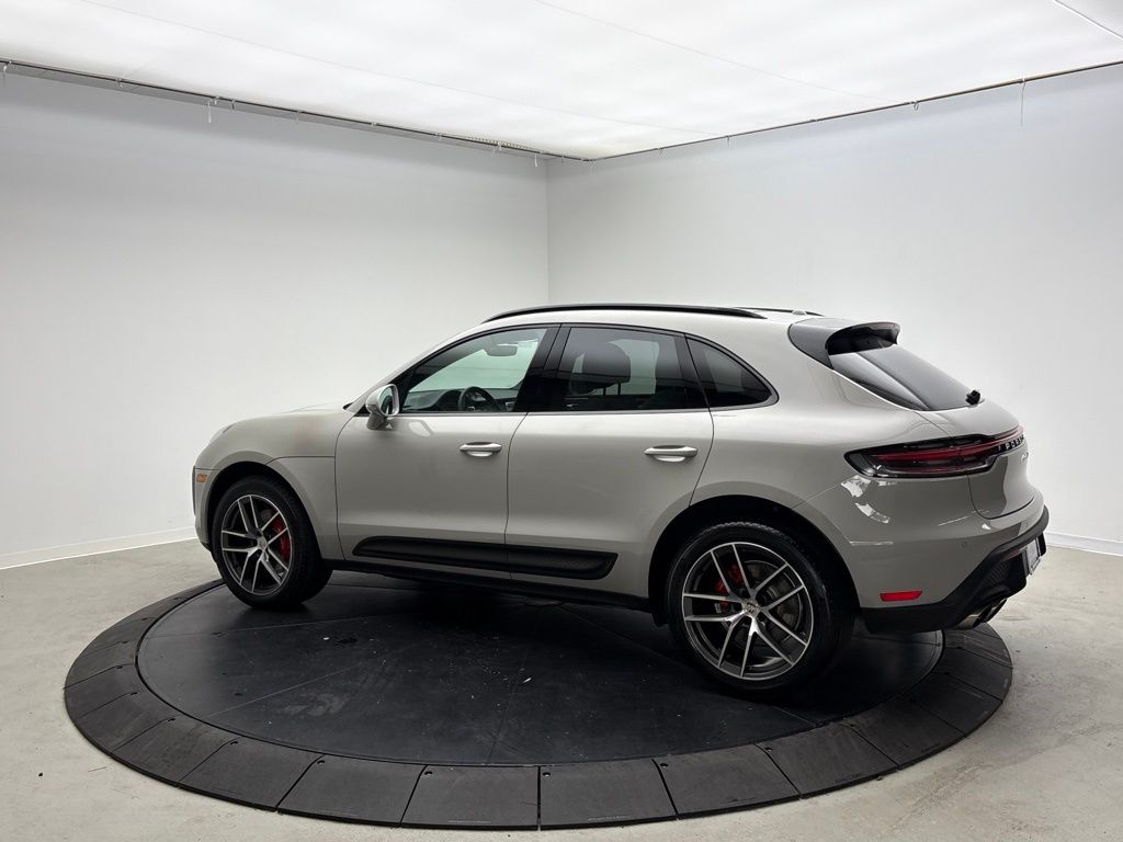 Thumbnail: 2023 Porsche Macan - 3