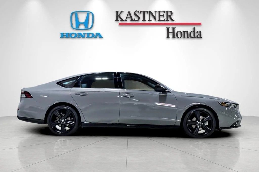 New 2026 Urban Gray Pearl Honda Sport-L image 3