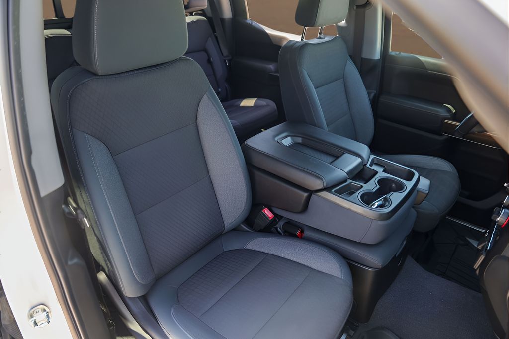 Used 2020 Silver Chevrolet LT image 30
