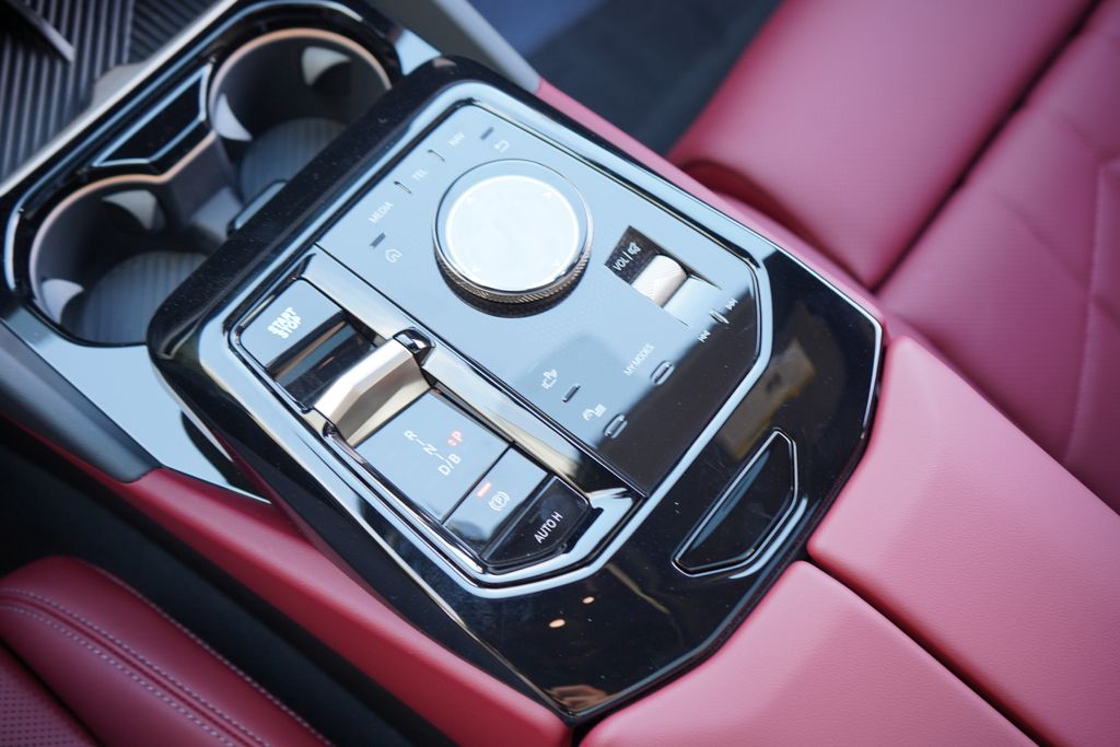 Thumbnail: 2026 BMW i5 - 18