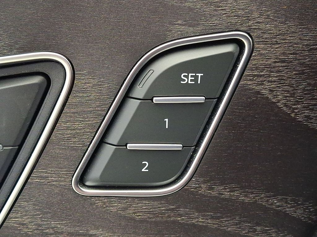 Thumbnail: 2021 Audi Q8 - 25