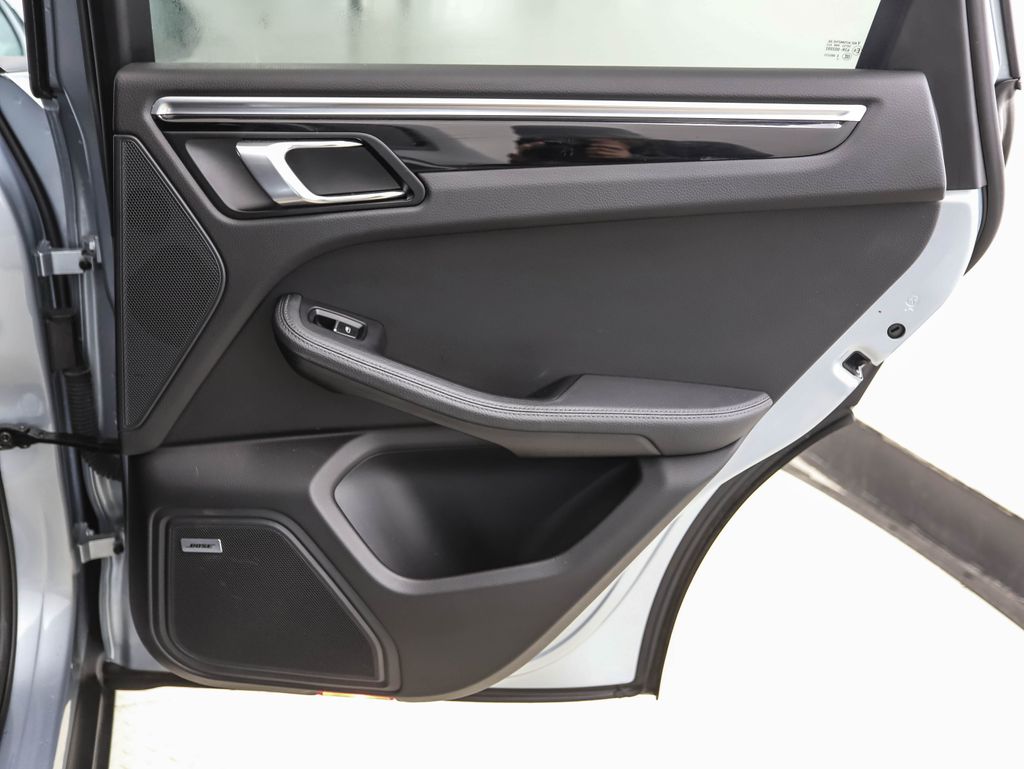 Thumbnail: 2020 Porsche Macan - 23