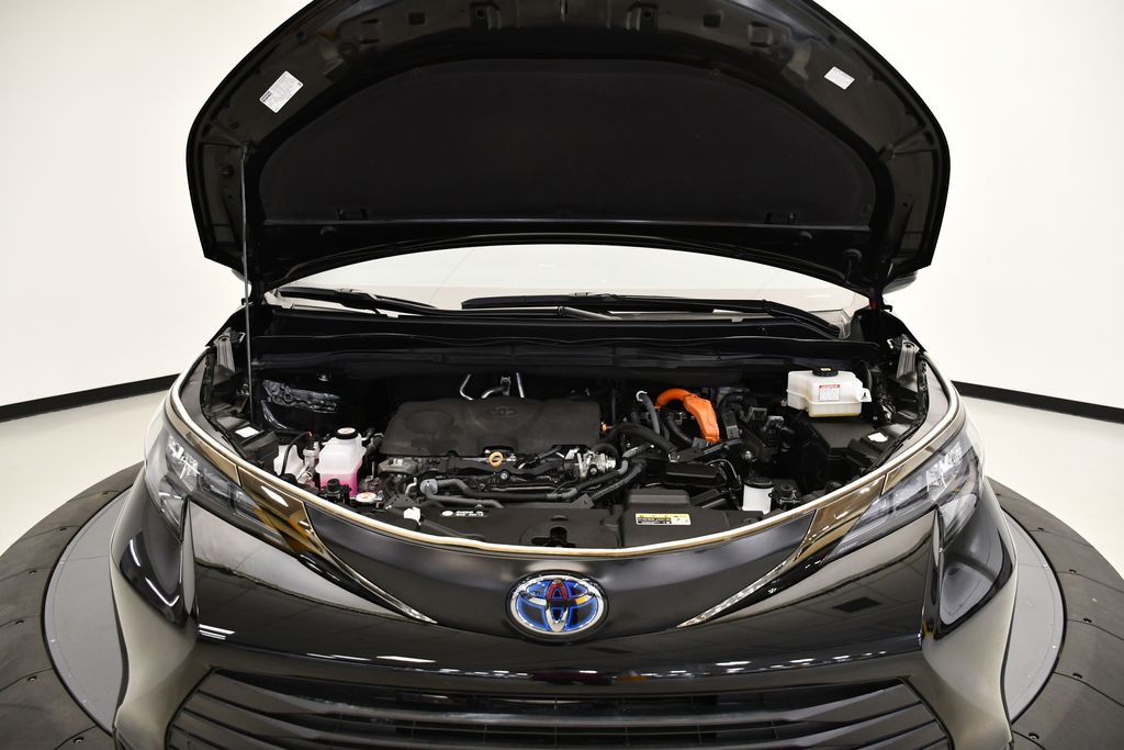 2023 Toyota Sienna XSE 11
