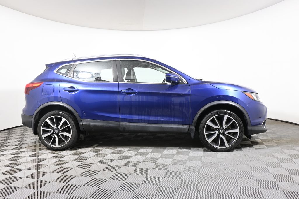 Thumbnail: 2017 Nissan Rogue Sport - 8