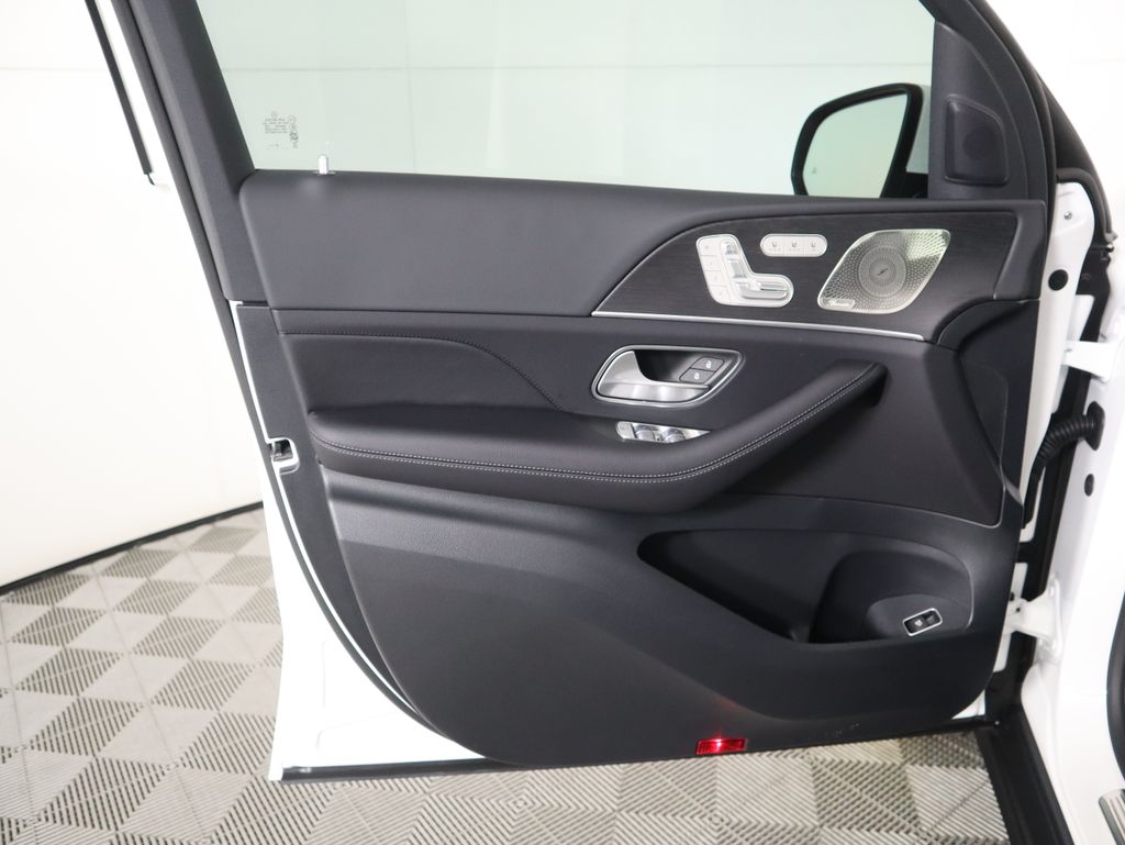 Thumbnail: 2026 Mercedes-Benz GLE - 26