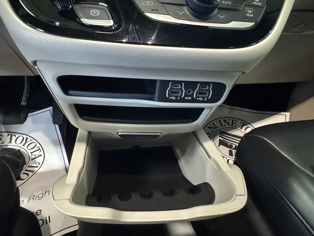 Used 2023 Chrysler Pacifica Van