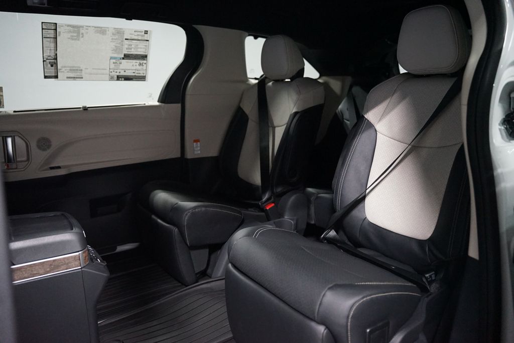 Thumbnail: 2025 Toyota Sienna - 14