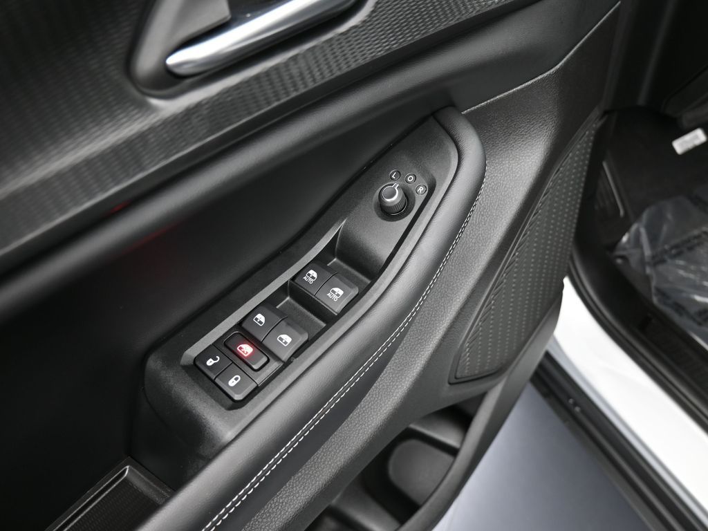 Used 2024 Silver Zynith Jeep Laredo image 13