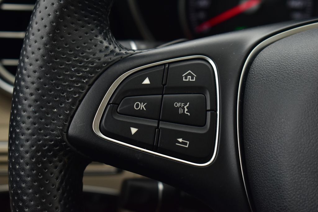 Thumbnail: 2016 Mercedes-Benz C-Class - 18