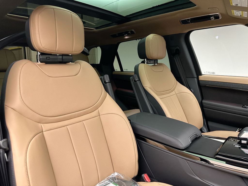 Thumbnail: 2026 Land Rover Range Rover Sport - 14