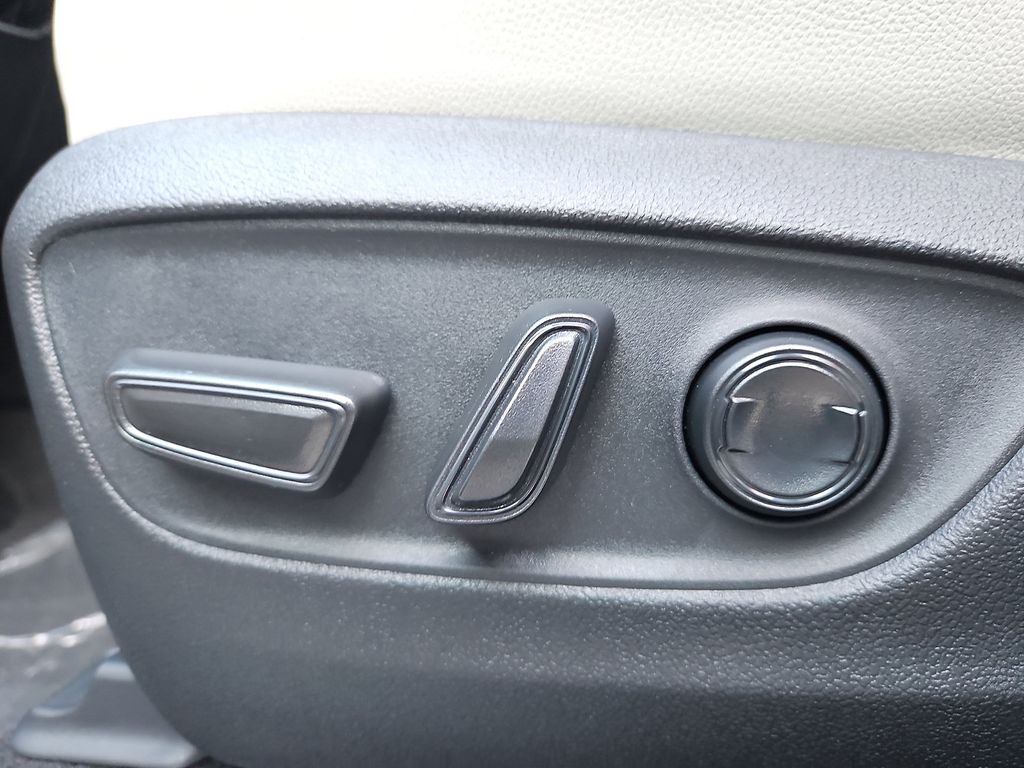 Thumbnail: 2026 Toyota Grand Highlander - 15