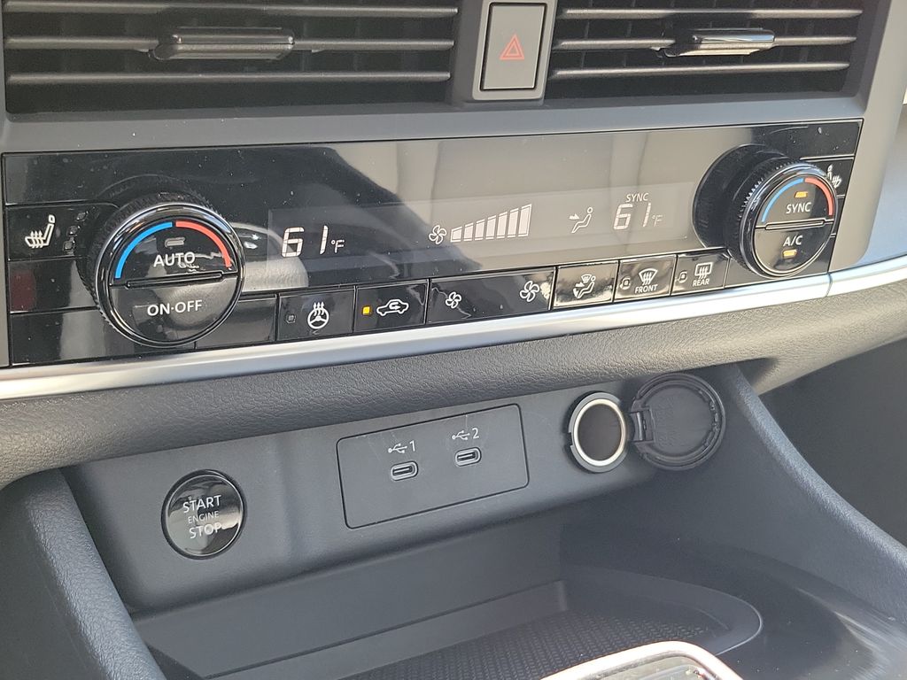 2026 Everest White Pearl Tricoat Nissan Rogue Dark Armor FWD SUV