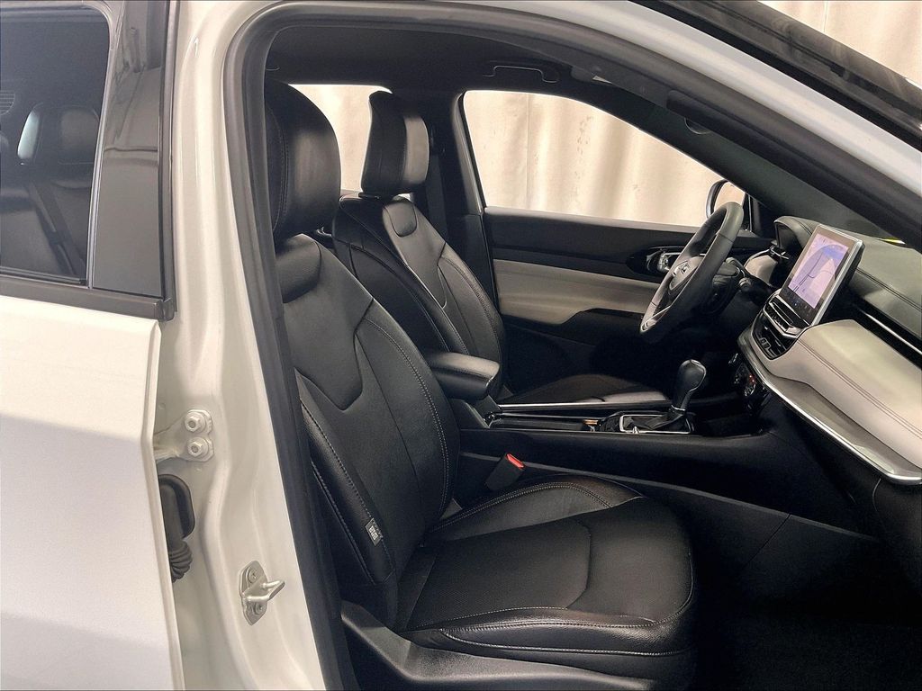 2024 Jeep Compass — photo 11